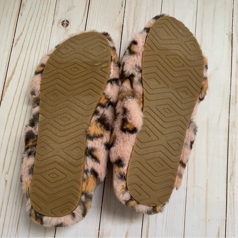 Toms Pink Leopard Print Slippers - Picture 3 of 10